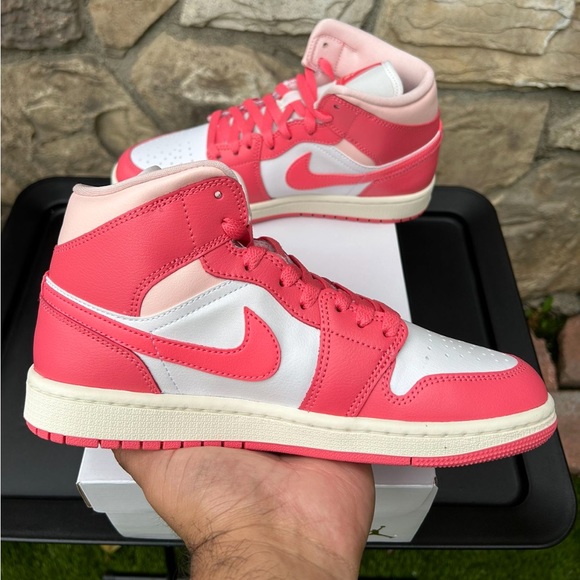 Air Jordan 1 Mid “Strawberries and Cream” Size 6.5 Women’s - Picture 8 of 11